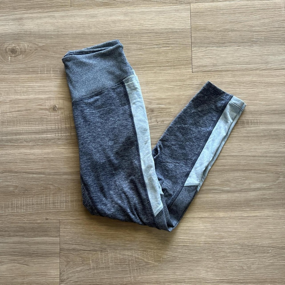 Two toned blue Victoria’s Secret PINK athletic leggings